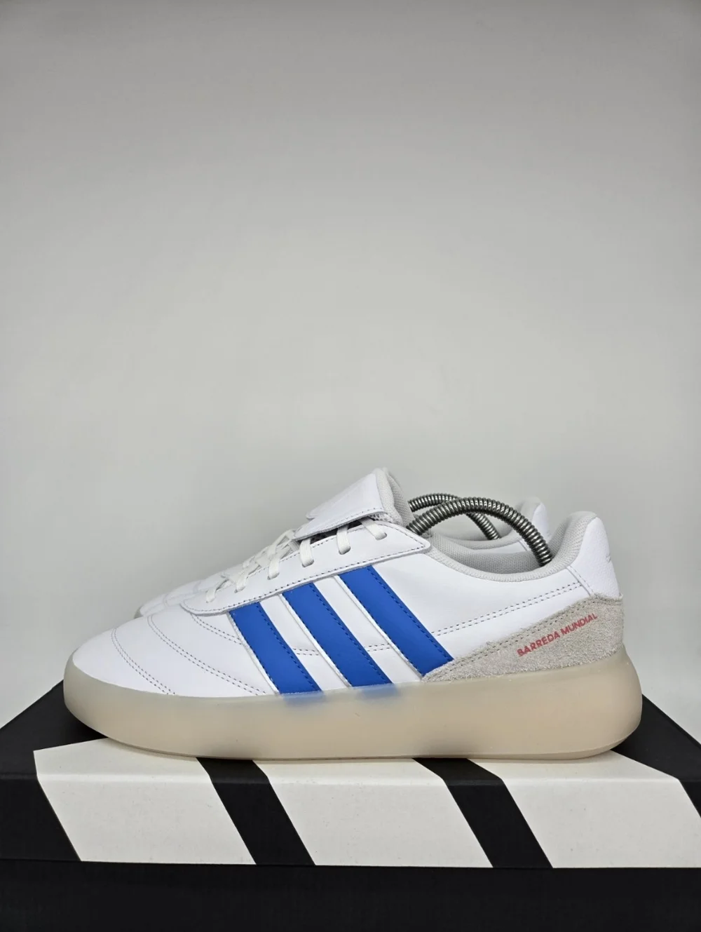 adidas Men's Barreda Mundial HQ2355 White Lucid Ray Blue Shoes Size 11.5 New